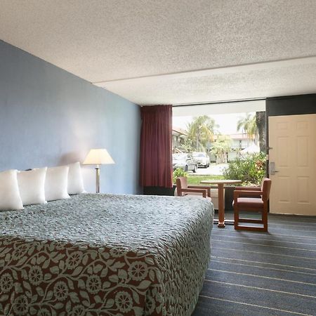 Days Inn By Wyndham Clearwater/Central Eksteriør bilde