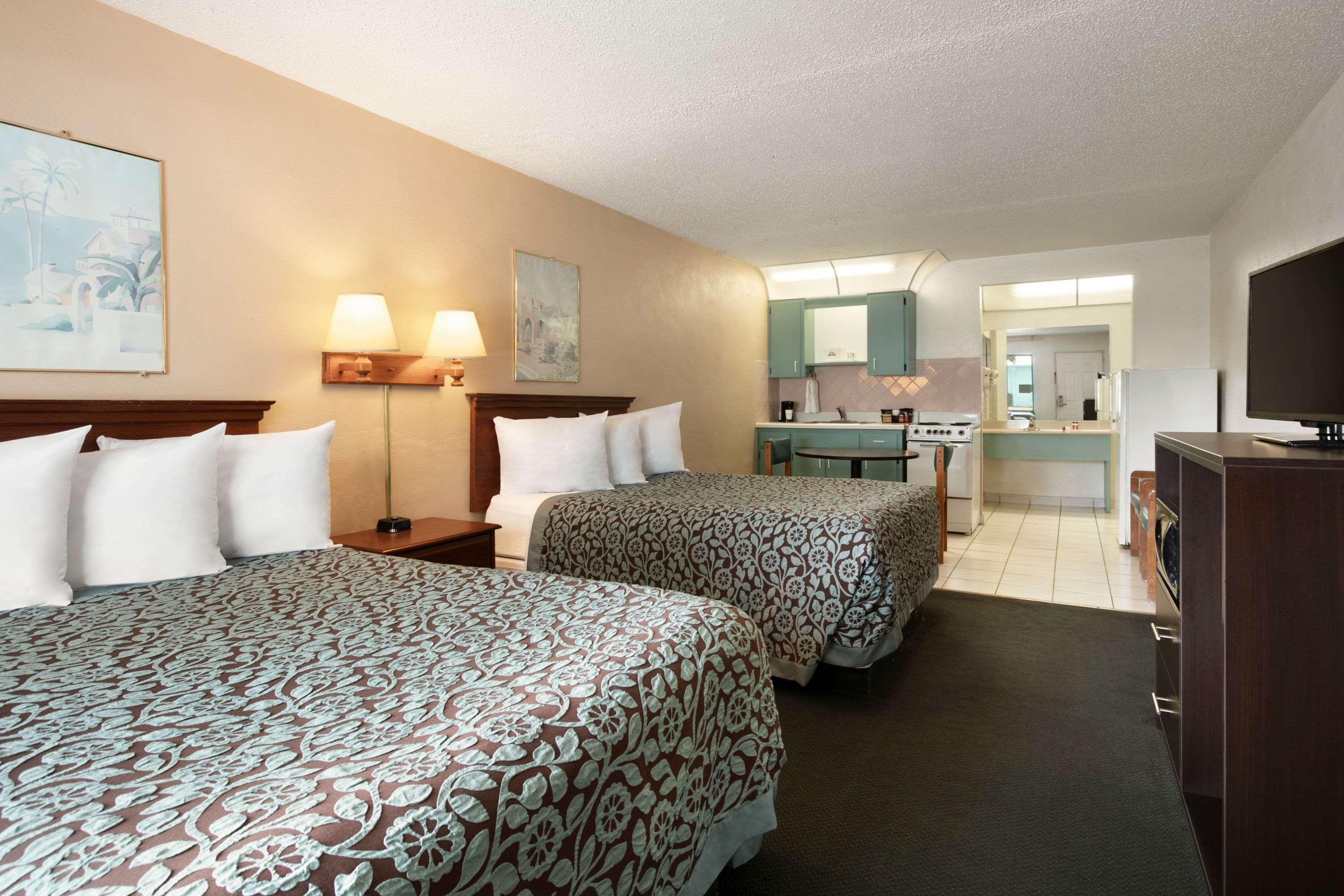 Days Inn By Wyndham Clearwater/Central Eksteriør bilde
