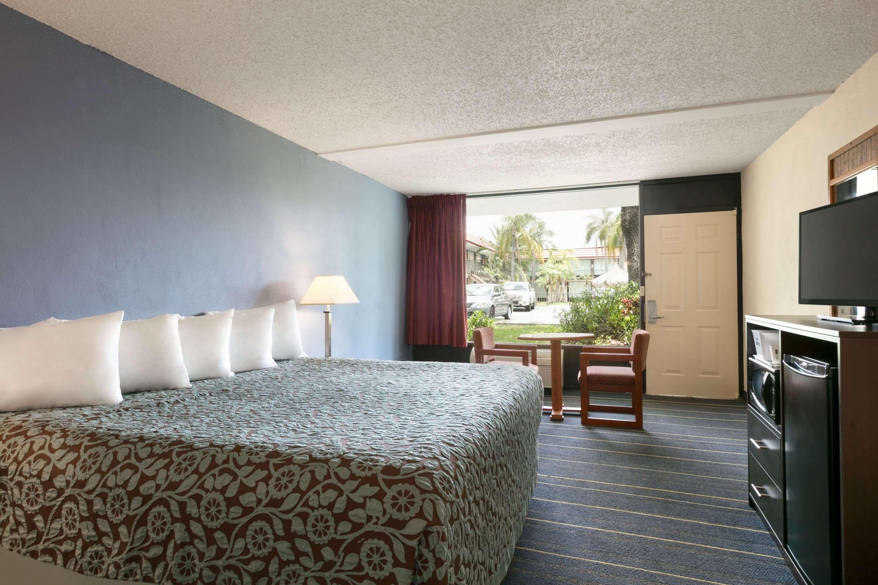 Days Inn By Wyndham Clearwater/Central Eksteriør bilde