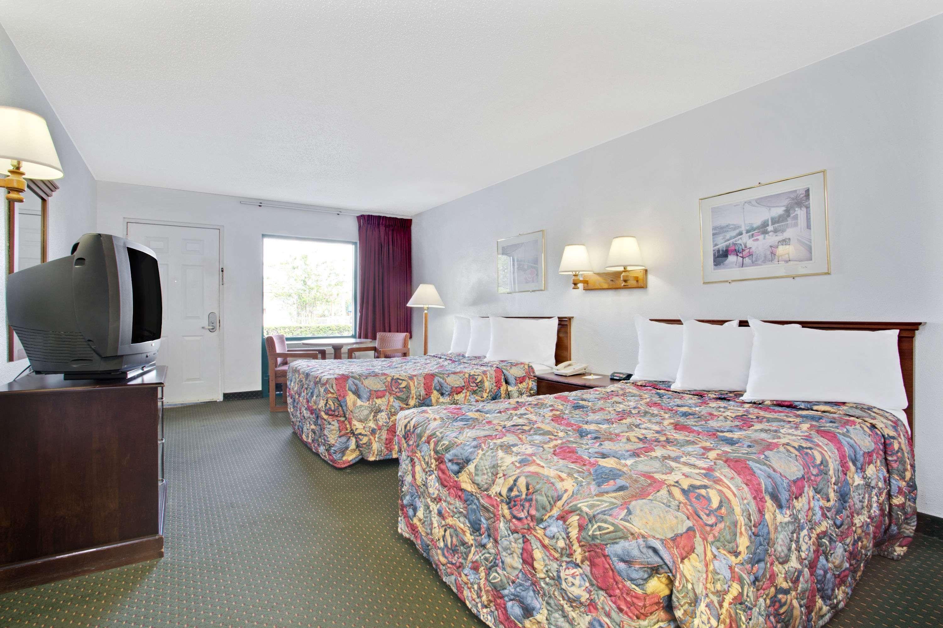 Days Inn By Wyndham Clearwater/Central Eksteriør bilde