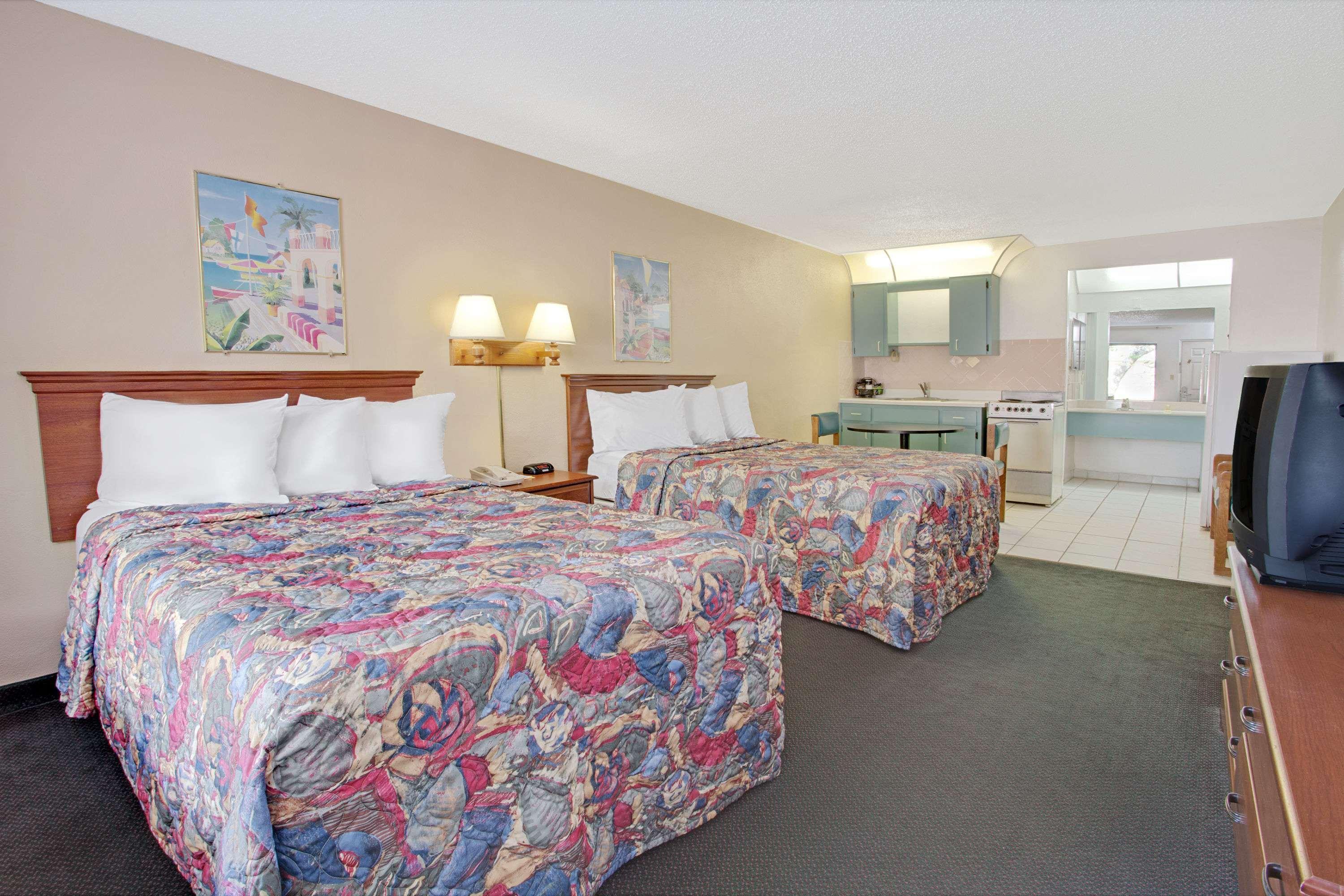 Days Inn By Wyndham Clearwater/Central Eksteriør bilde