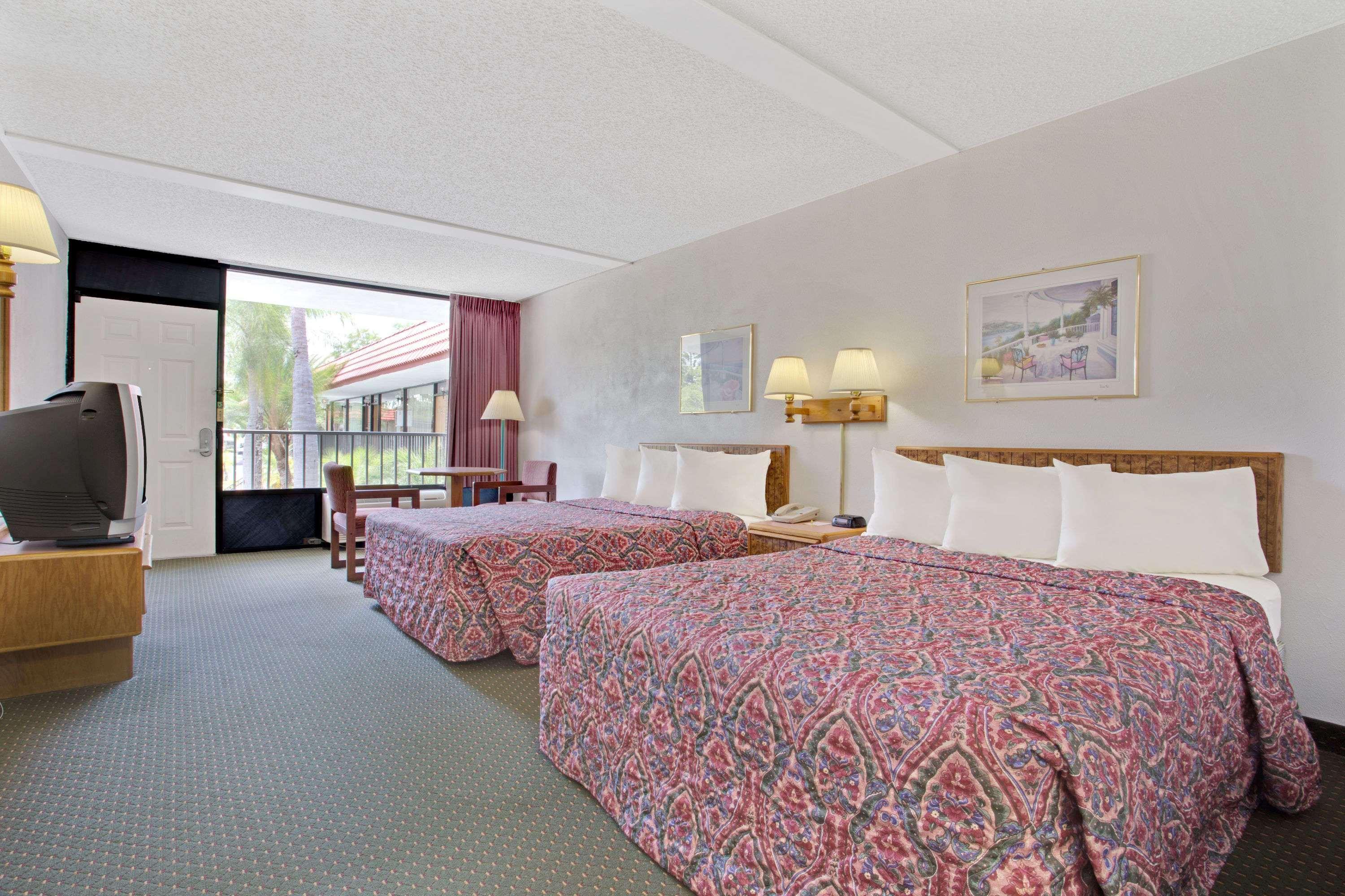 Days Inn By Wyndham Clearwater/Central Eksteriør bilde